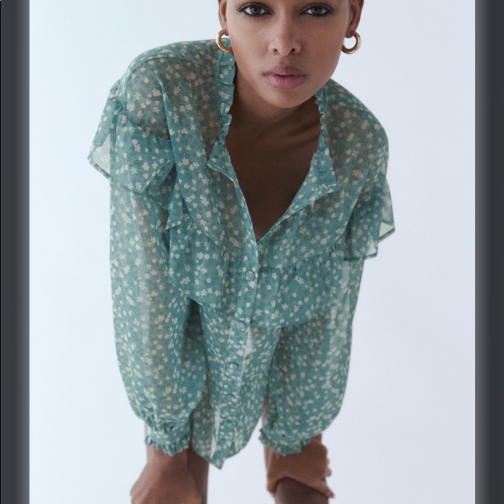 Zara’s ruffled printed blouse - Picture 2 of 6